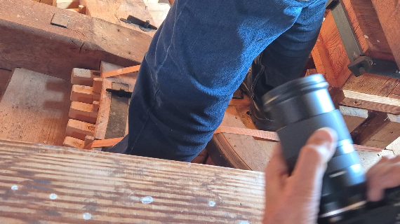 Het steenrondsel goed vastsjorren!