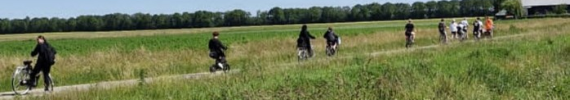 Scholieren op molenreis